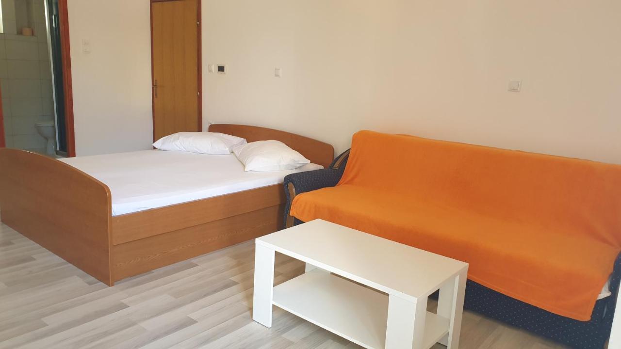 Apartments Milka Pag 파그 외부 사진